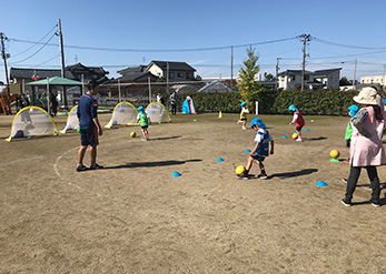 Photo: MGC-sponsored soccer clinic (Niigata Plant)