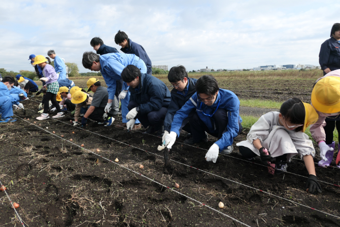 photo：Sagami River Cleanup & Tree Planting Activities