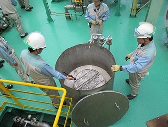 photo: Chemical substance risk assessment (Kashima Plant)