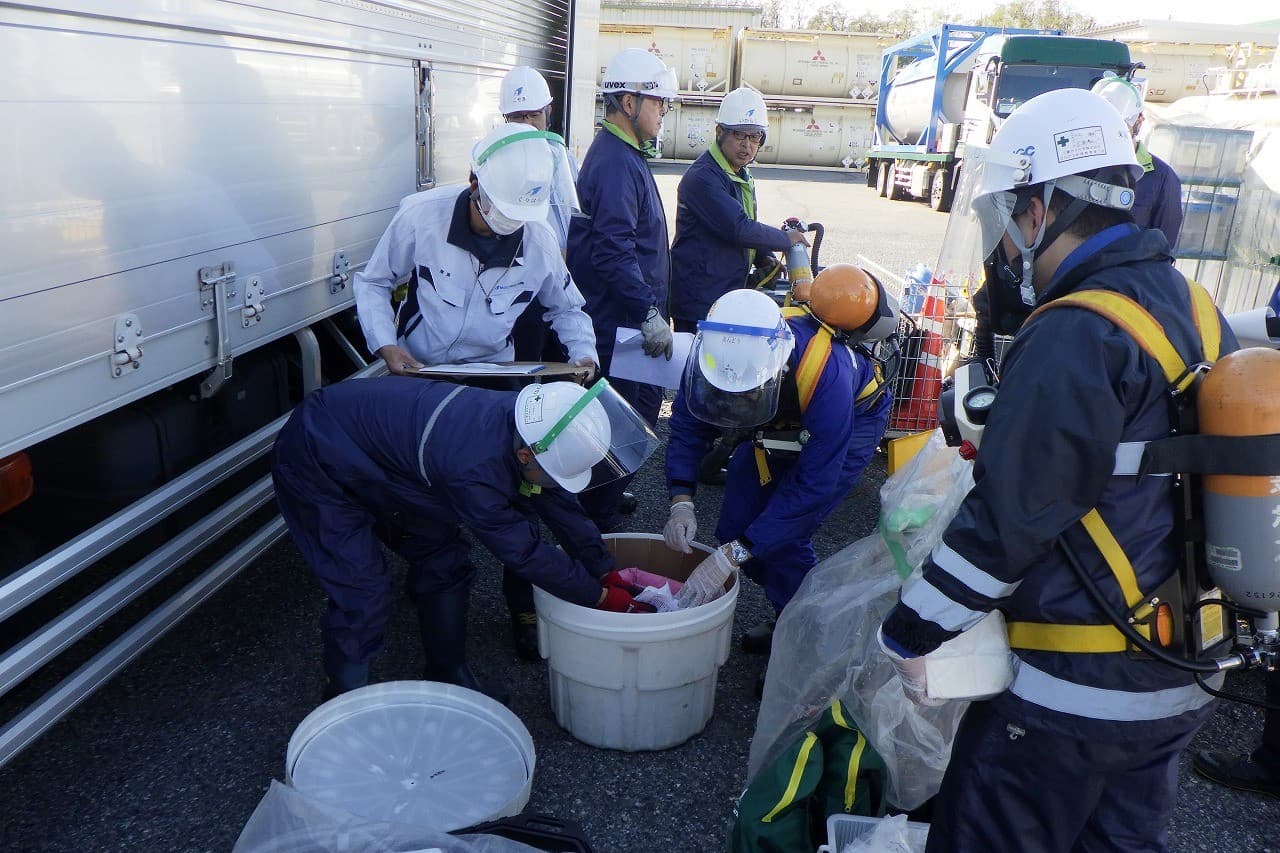 photo: Logistics Accident Drill (Mizushima Plant)