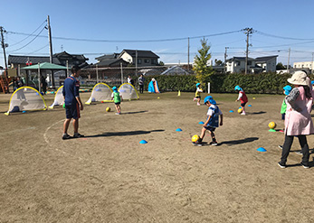 写真：サッカー教室への協賛（新潟工場）